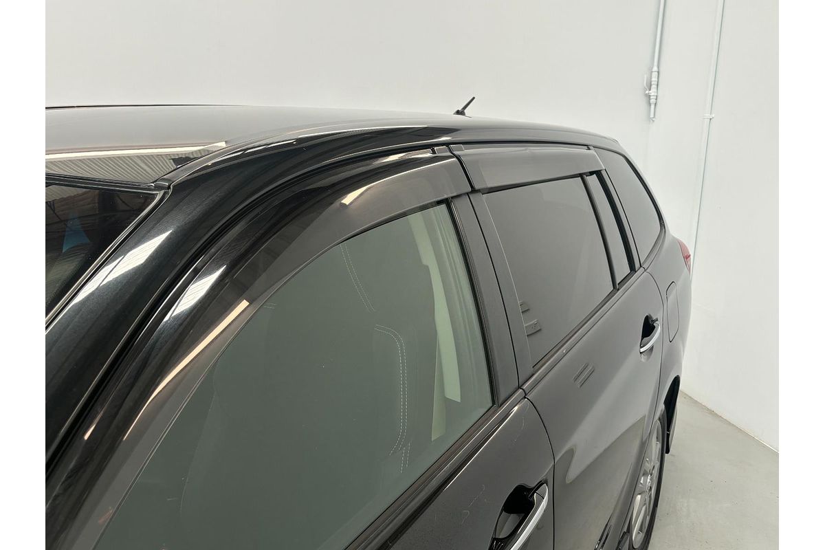 2013 Toyota Corolla Fielder Hybrid WxB NKE165
