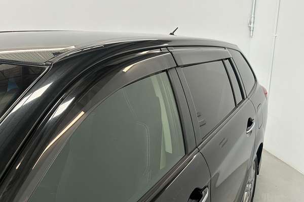 2013 Toyota Corolla Fielder Hybrid WxB NKE165