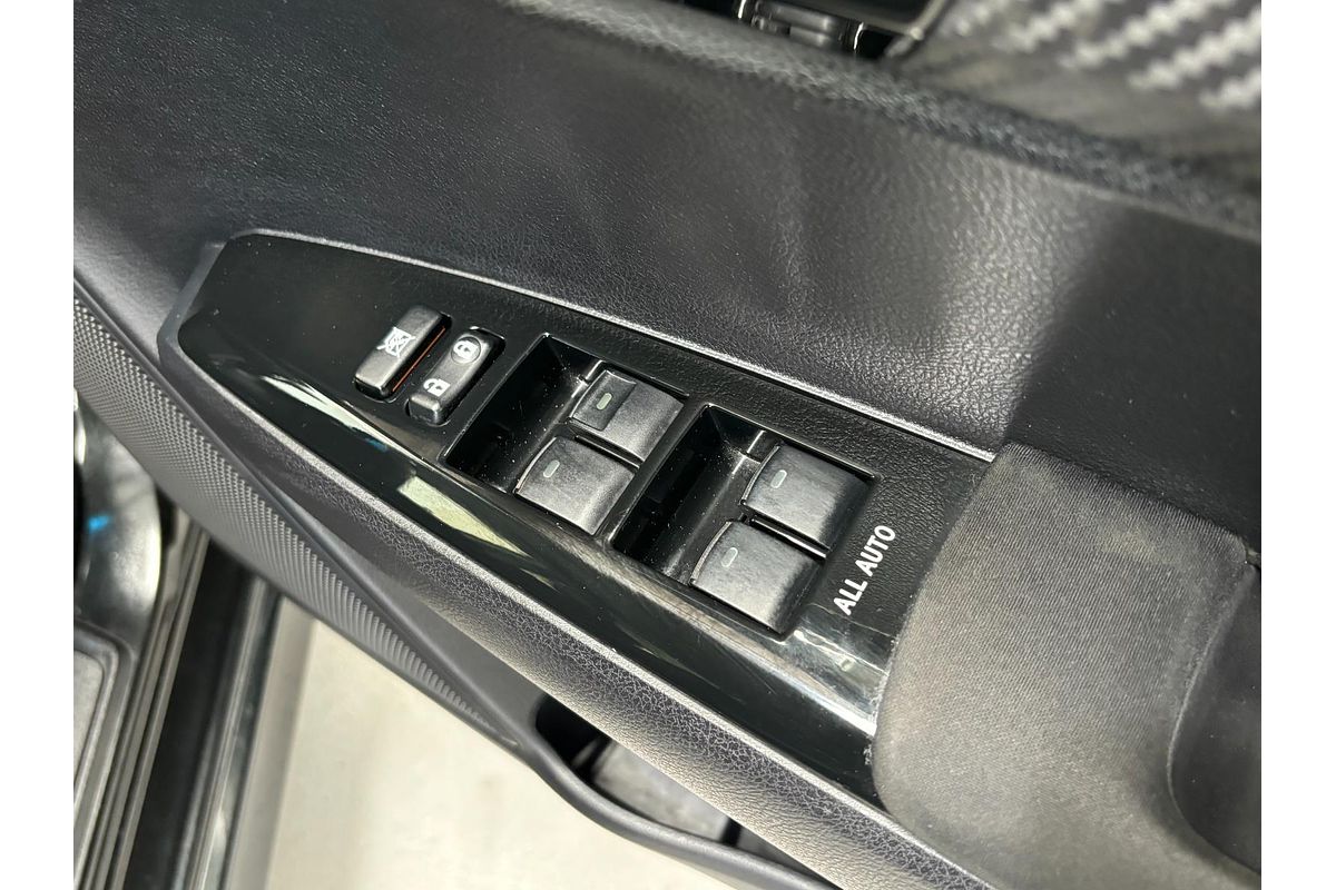 2013 Toyota Corolla Fielder Hybrid WxB NKE165