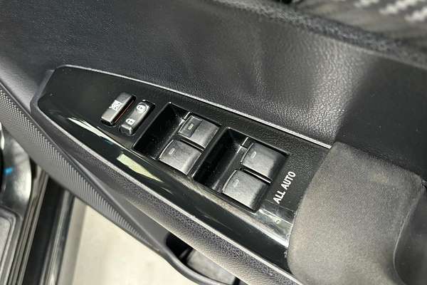 2013 Toyota Corolla Fielder Hybrid WxB NKE165