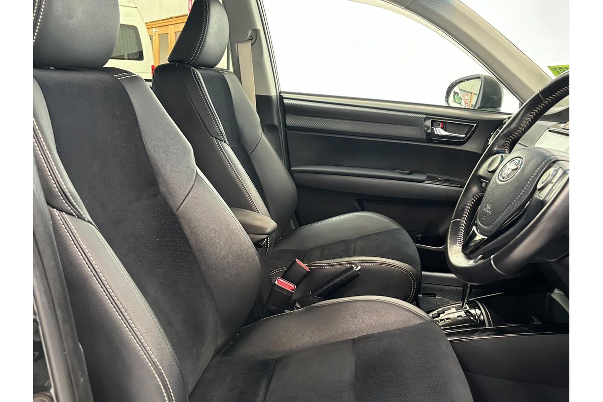 2013 Toyota Corolla Fielder Hybrid WxB NKE165