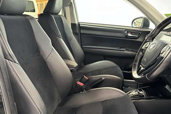 2013 Toyota Corolla Fielder Hybrid WxB NKE165