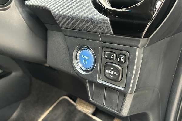 2013 Toyota Corolla Fielder Hybrid WxB NKE165