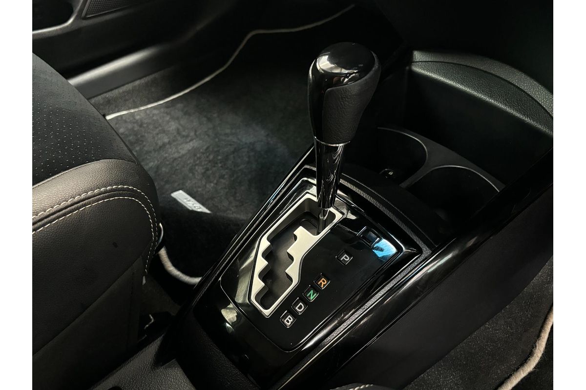 2013 Toyota Corolla Fielder Hybrid WxB NKE165
