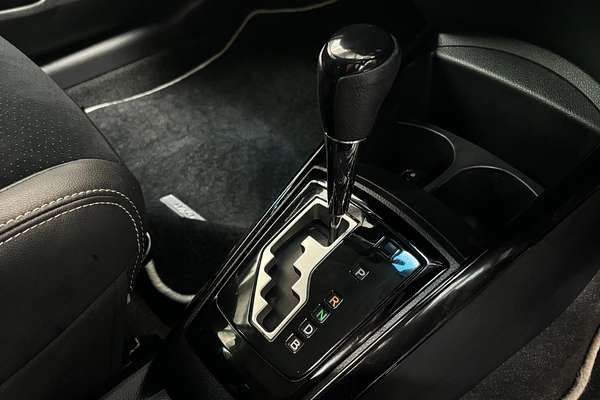 2013 Toyota Corolla Fielder Hybrid WxB NKE165