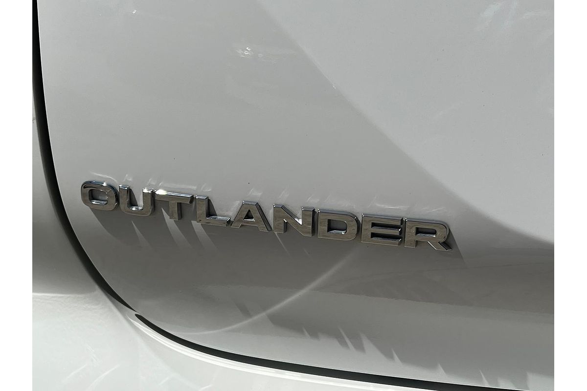 2022 Mitsubishi Outlander LS ZM