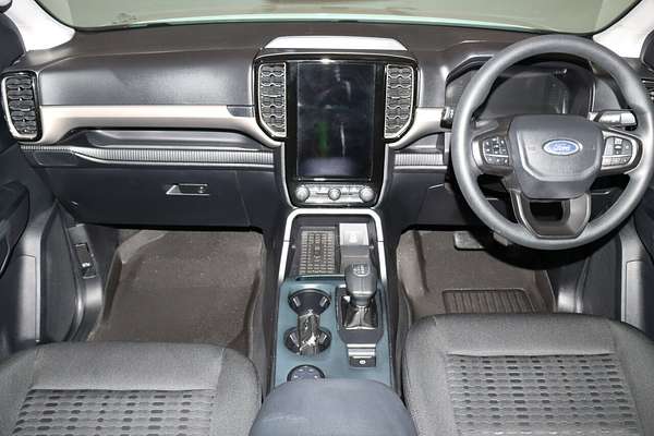2022 Ford Everest Ambiente