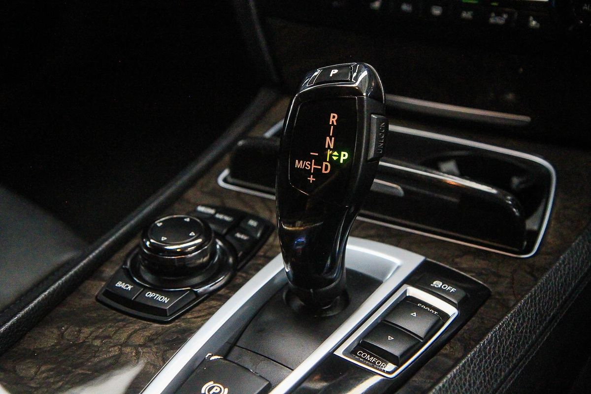 2013 BMW 7 Series 740i F01 LCI