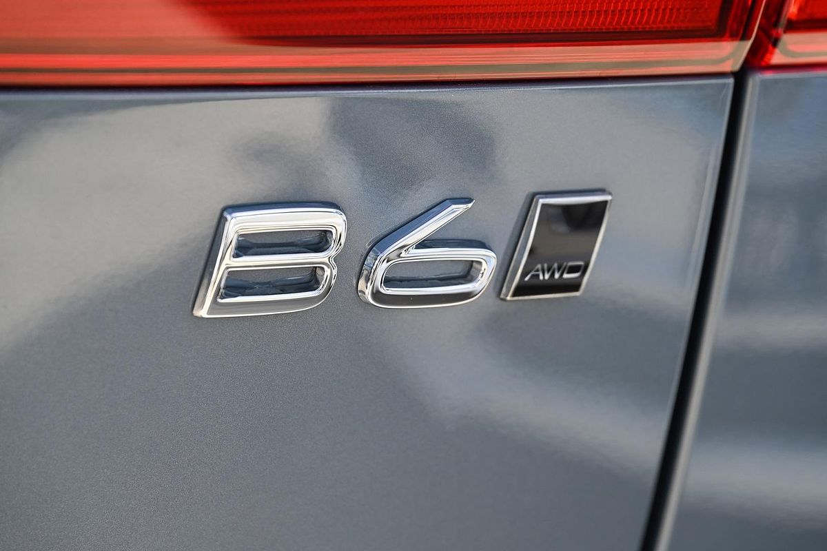 2023 Volvo XC60 Ultimate B6 Dark