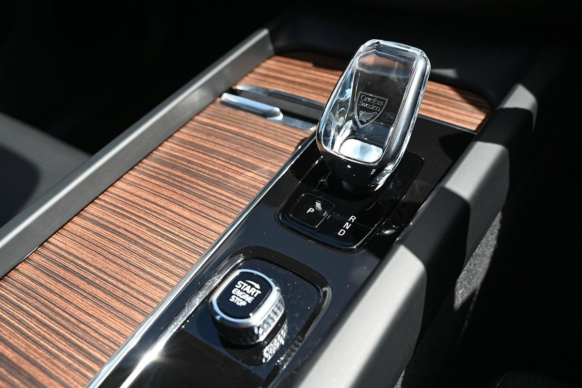 2023 Volvo XC60 Ultimate B6 Dark