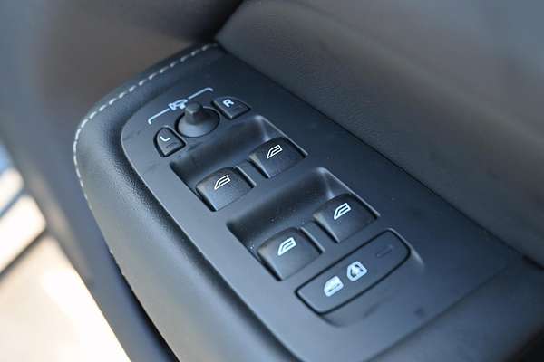 2023 Volvo XC60 Ultimate B6 Dark