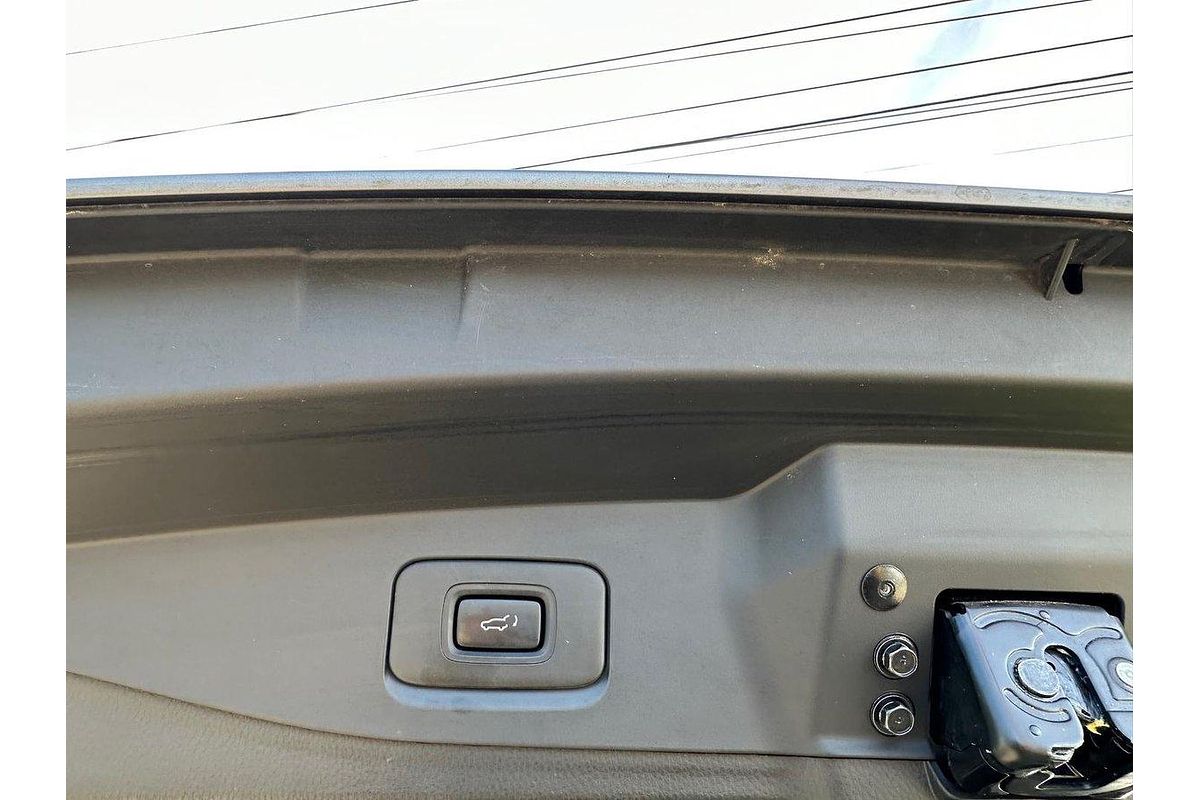 2023 Isuzu MU-X LS-T