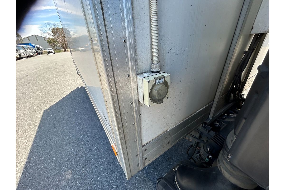 2014 Isuzu N Series NPR 250/300 Premium 4x2 MWB