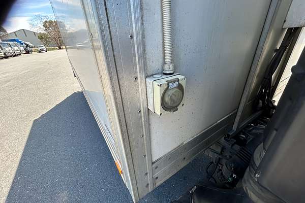 2014 Isuzu N Series NPR 250/300 Premium 4x2 MWB