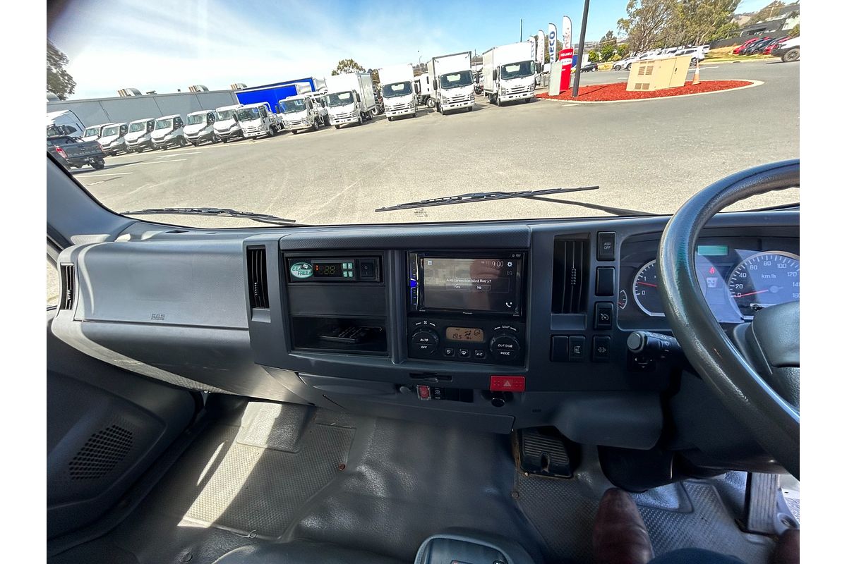 2014 Isuzu N Series NPR 250/300 Premium 4x2 MWB