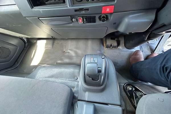 2014 Isuzu N Series NPR 250/300 Premium 4x2 MWB