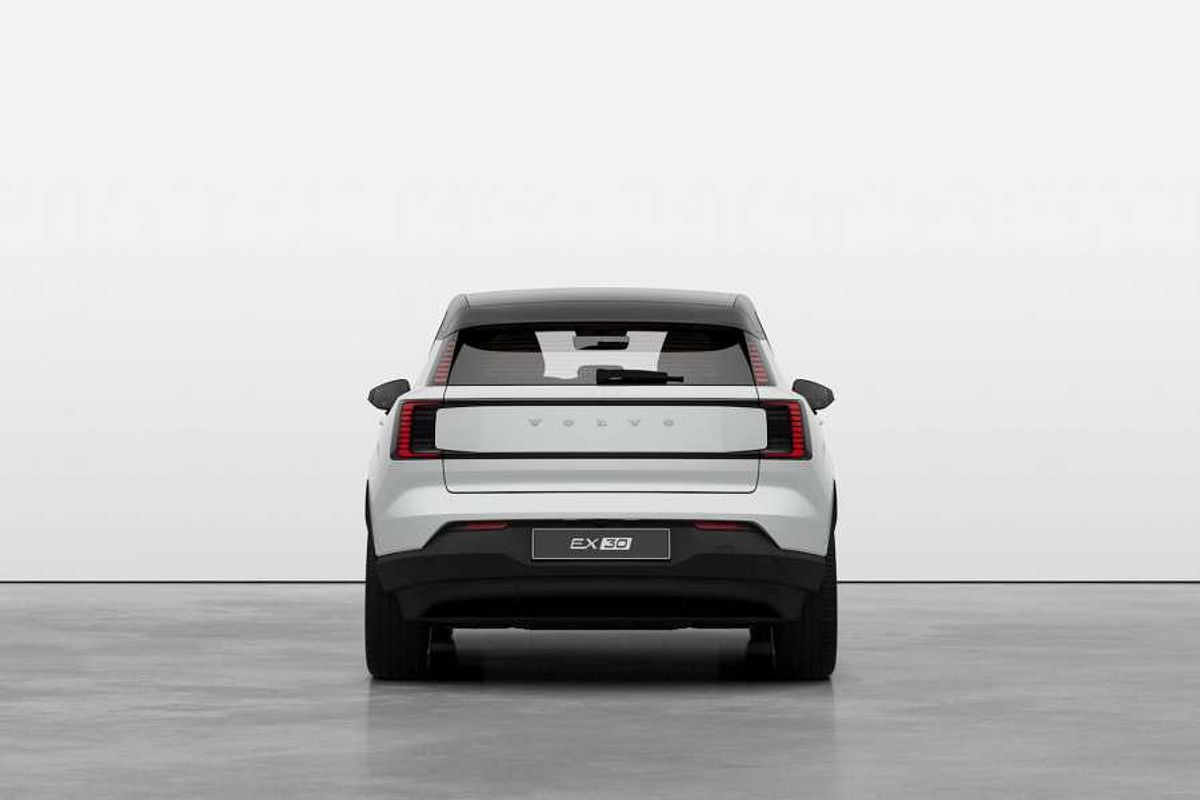 2024 Volvo EX30 Single Motor Extended Range Ultra