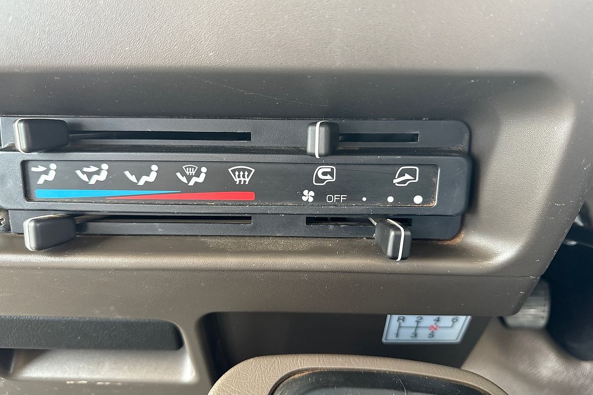 2018 Mitsubishi ROSA DELUXE BE600