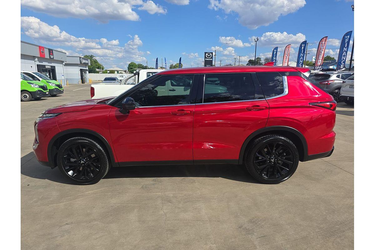 2023 Mitsubishi Outlander LS Black Edition ZM