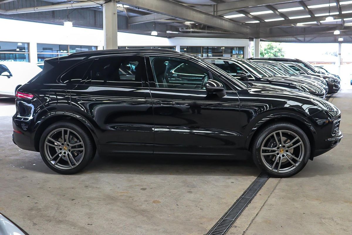 2022 Porsche Cayenne Platinum Edition 9YA