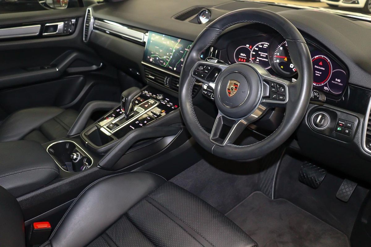 2022 Porsche Cayenne Platinum Edition 9YA