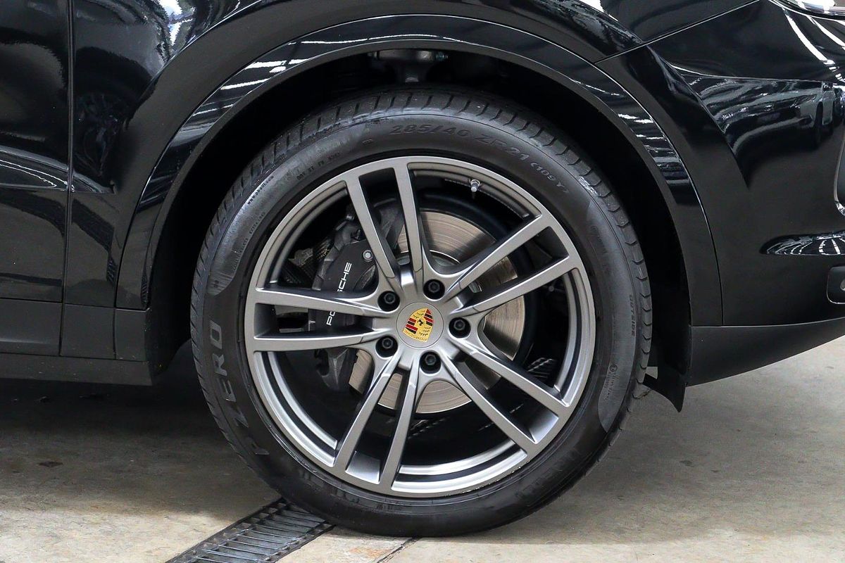 2022 Porsche Cayenne Platinum Edition 9YA