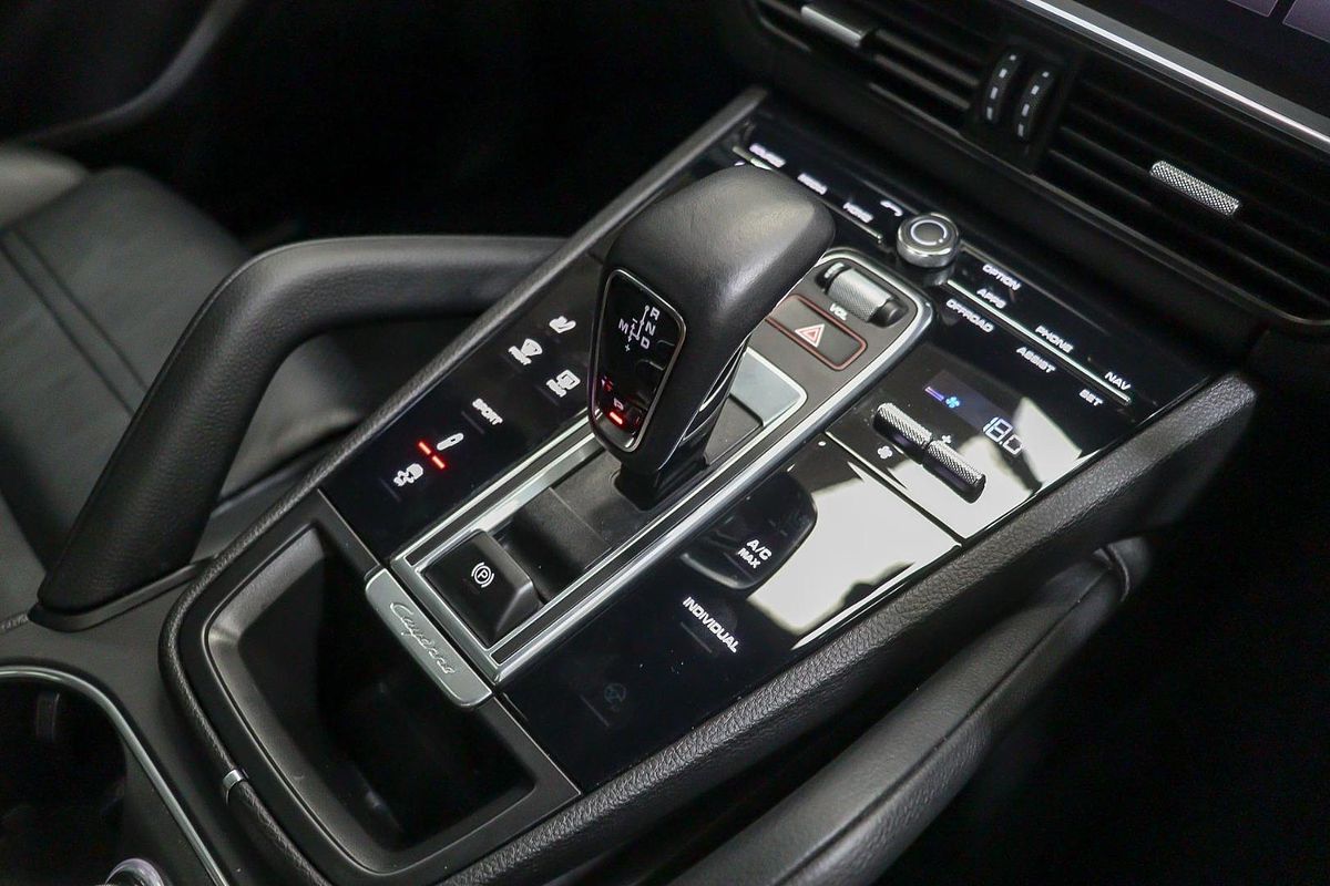 2022 Porsche Cayenne Platinum Edition 9YA