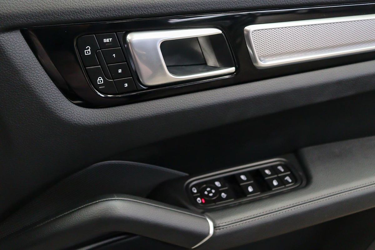 2022 Porsche Cayenne Platinum Edition 9YA