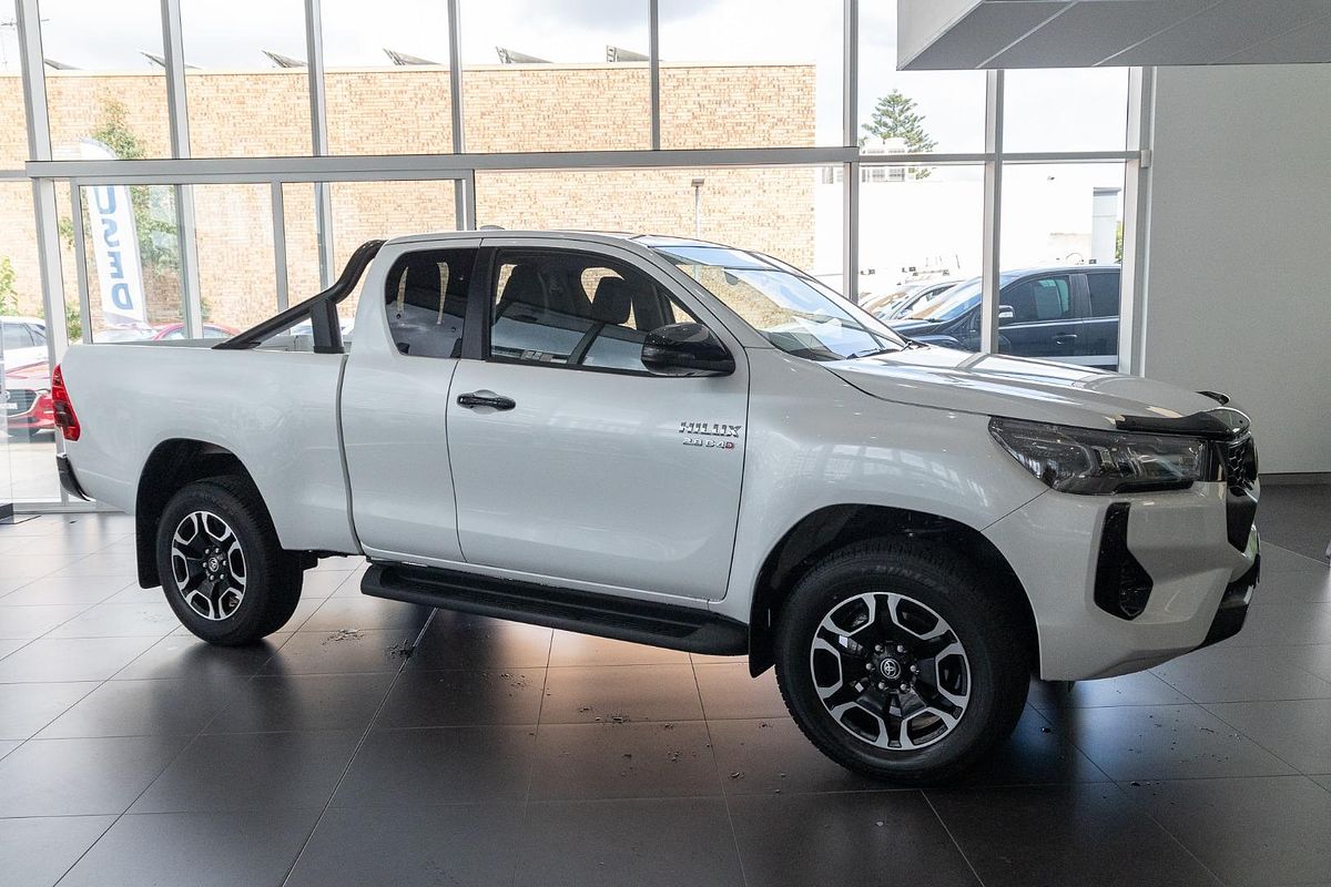 2024 Toyota Hilux SR5 GUN126R 4X4