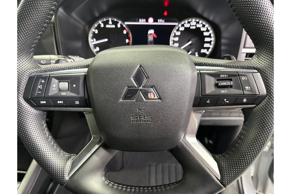 2023 Mitsubishi Outlander LS Black Edition ZM