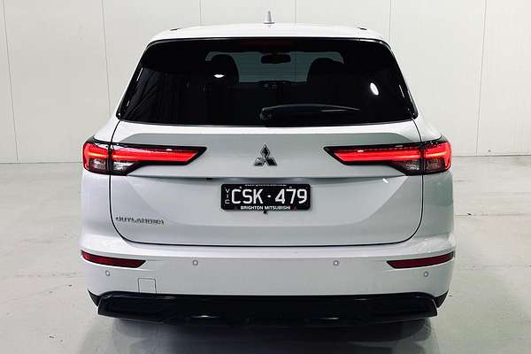 2023 Mitsubishi Outlander LS Black Edition ZM