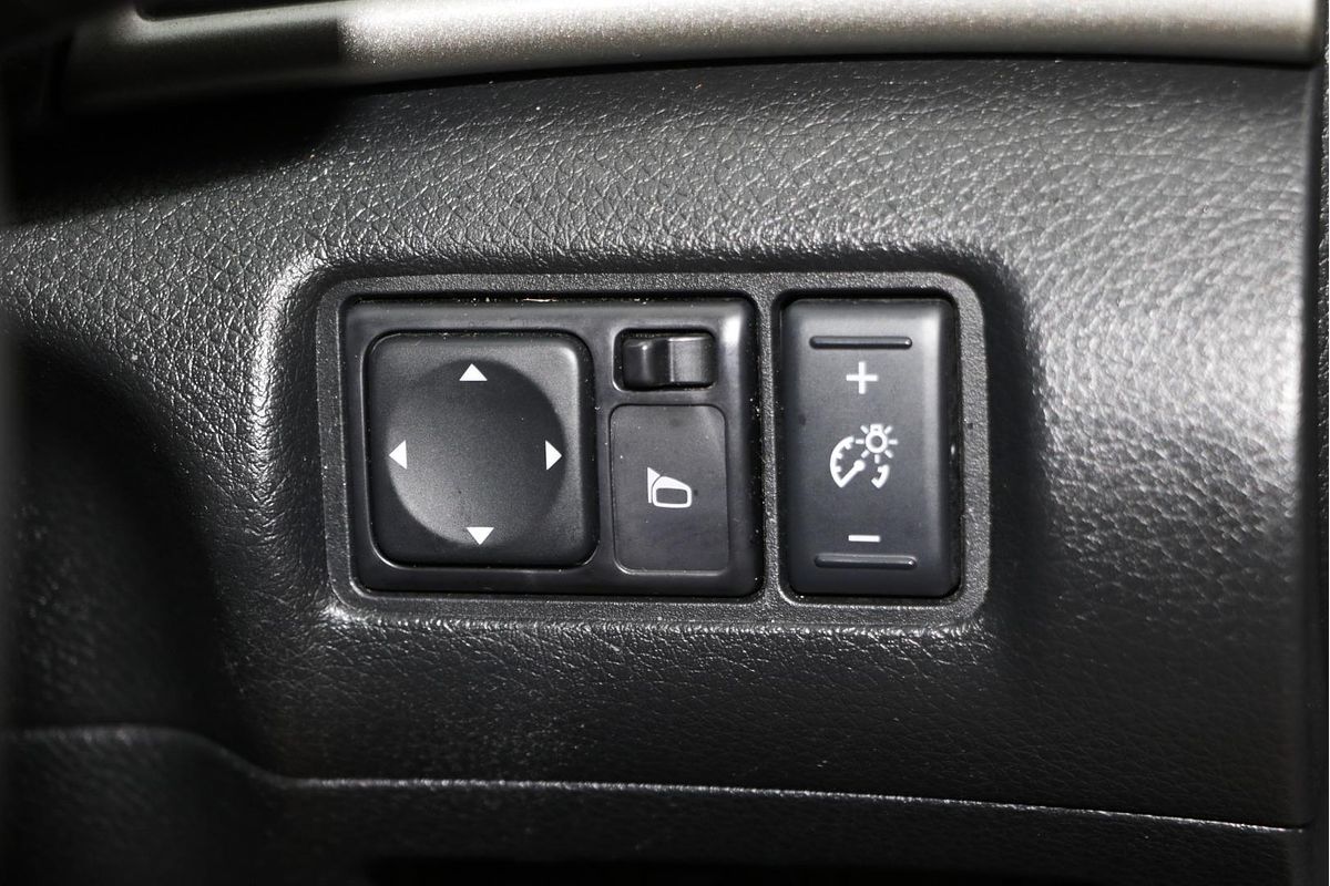 2013 Nissan Pulsar ST C12