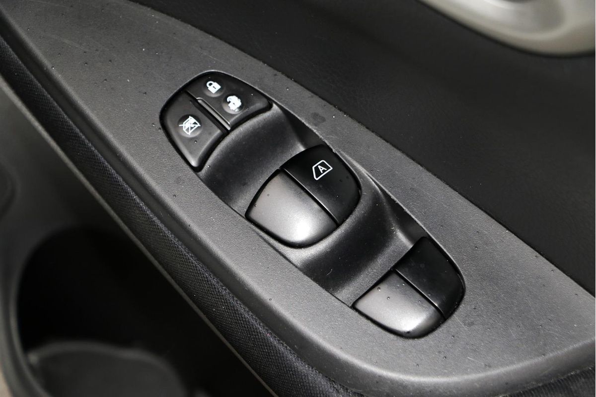 2013 Nissan Pulsar ST C12