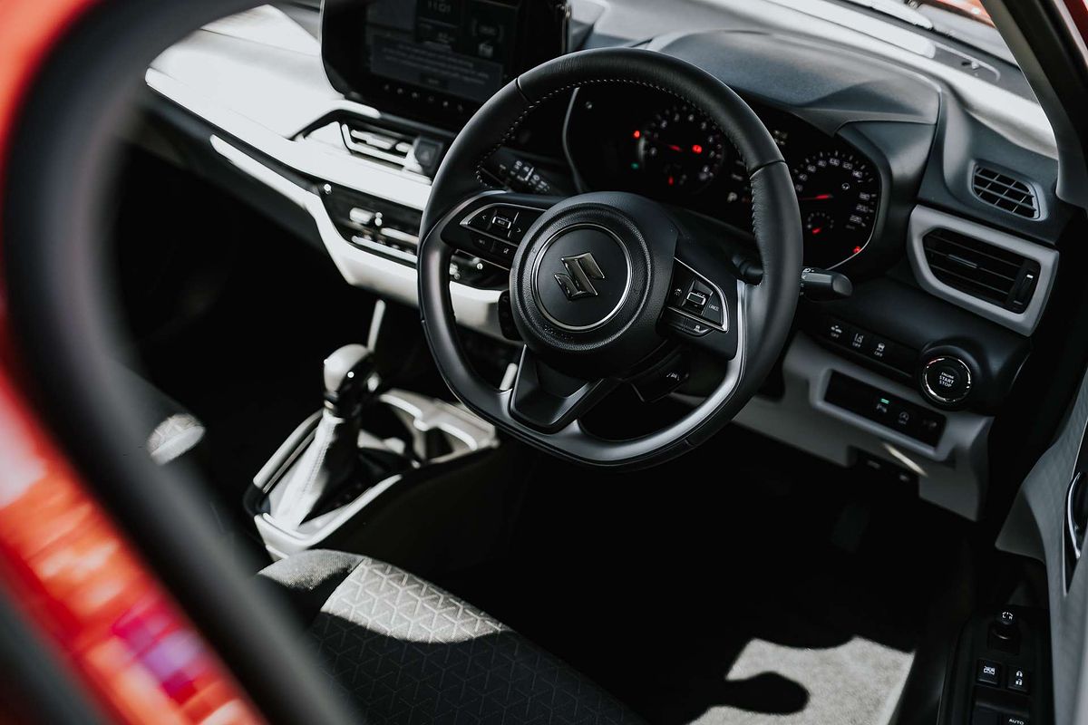 2024 Suzuki Swift Hybrid Plus UZ