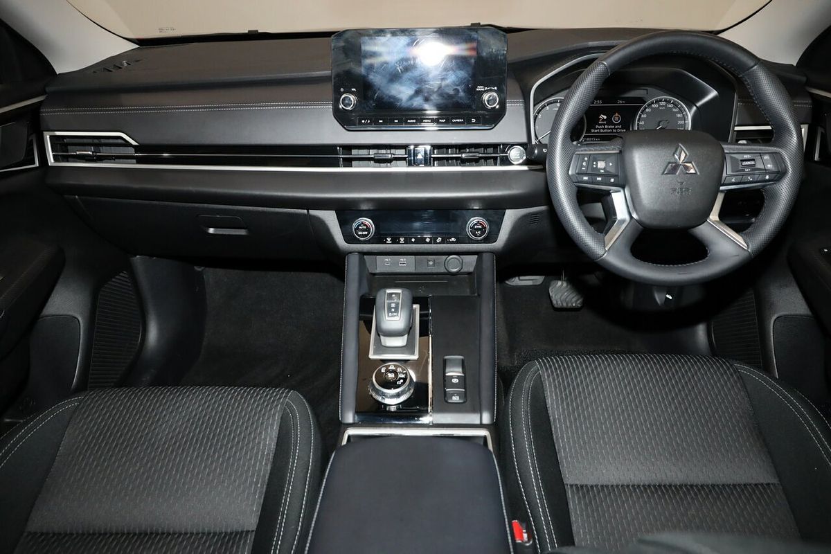 2023 Mitsubishi Outlander ES ZM