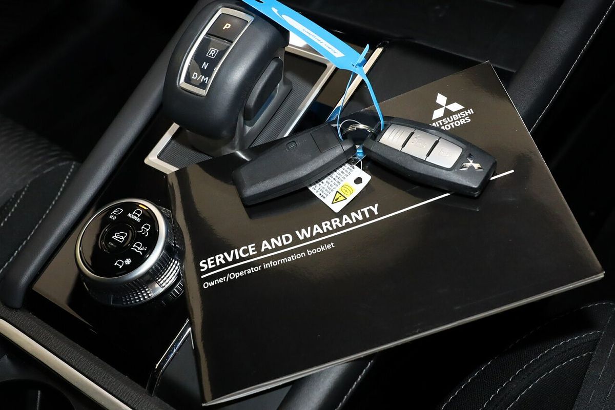 2023 Mitsubishi Outlander ES ZM