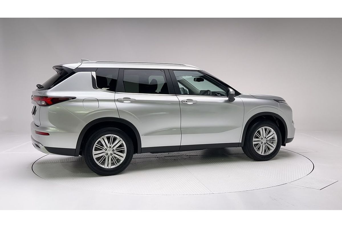 2023 Mitsubishi Outlander LS ZM