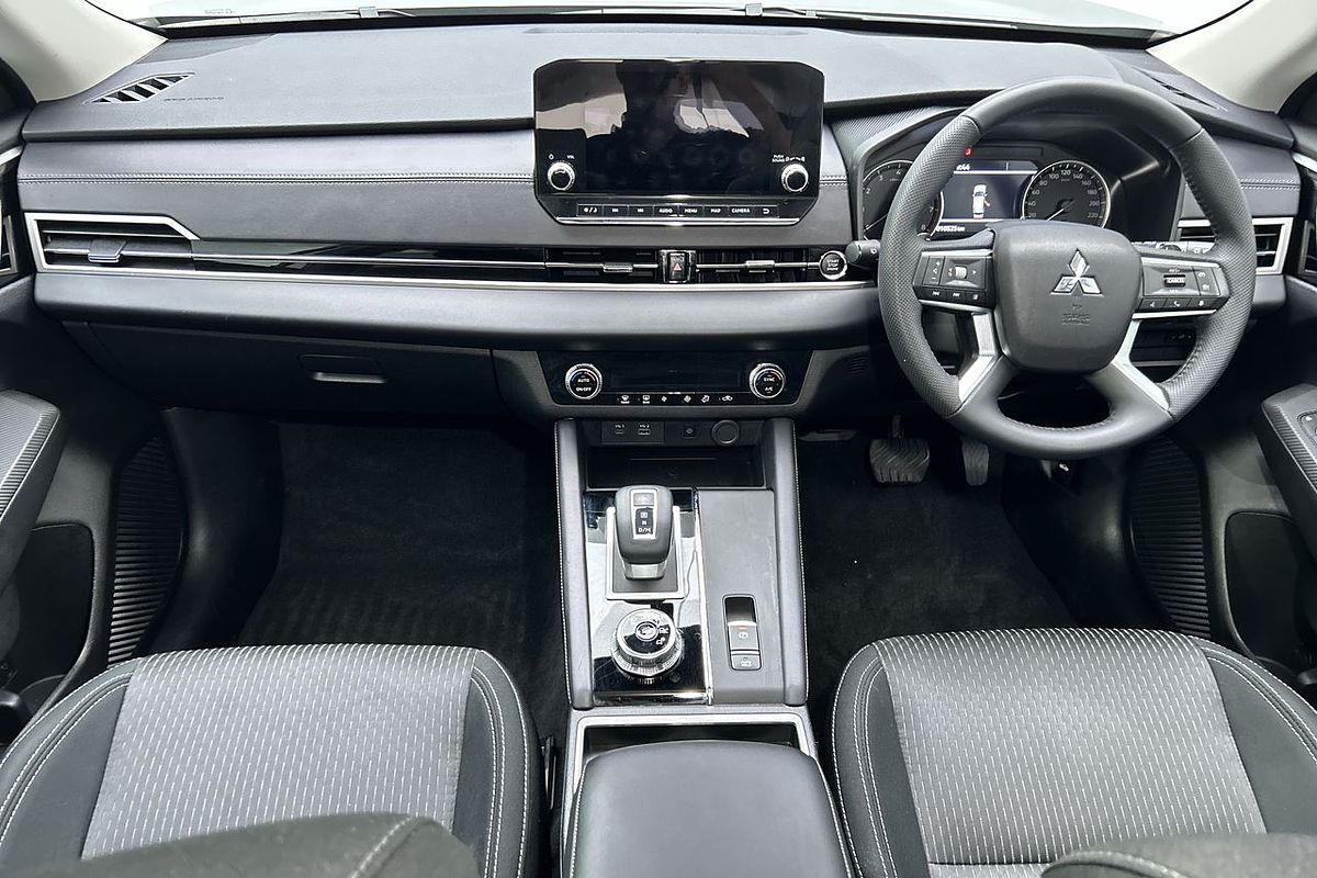 2023 Mitsubishi Outlander LS ZM