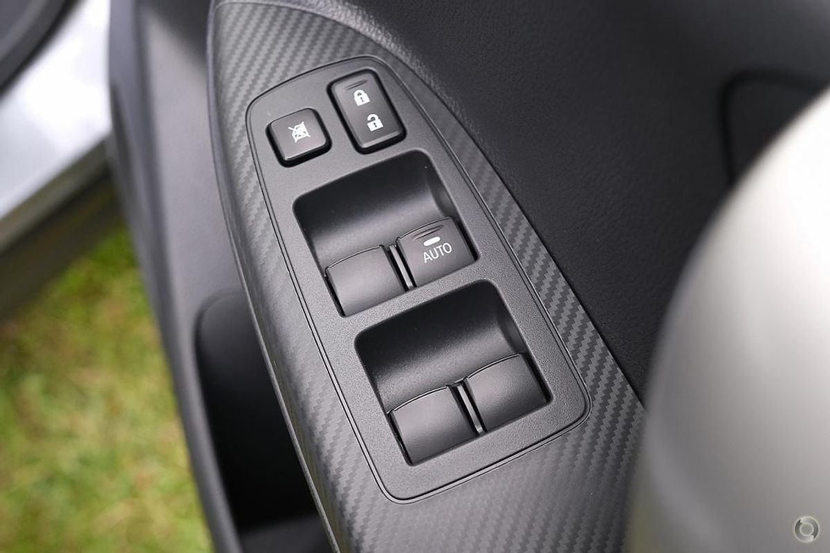 2024 Mitsubishi Eclipse Cross PHEV ES YB