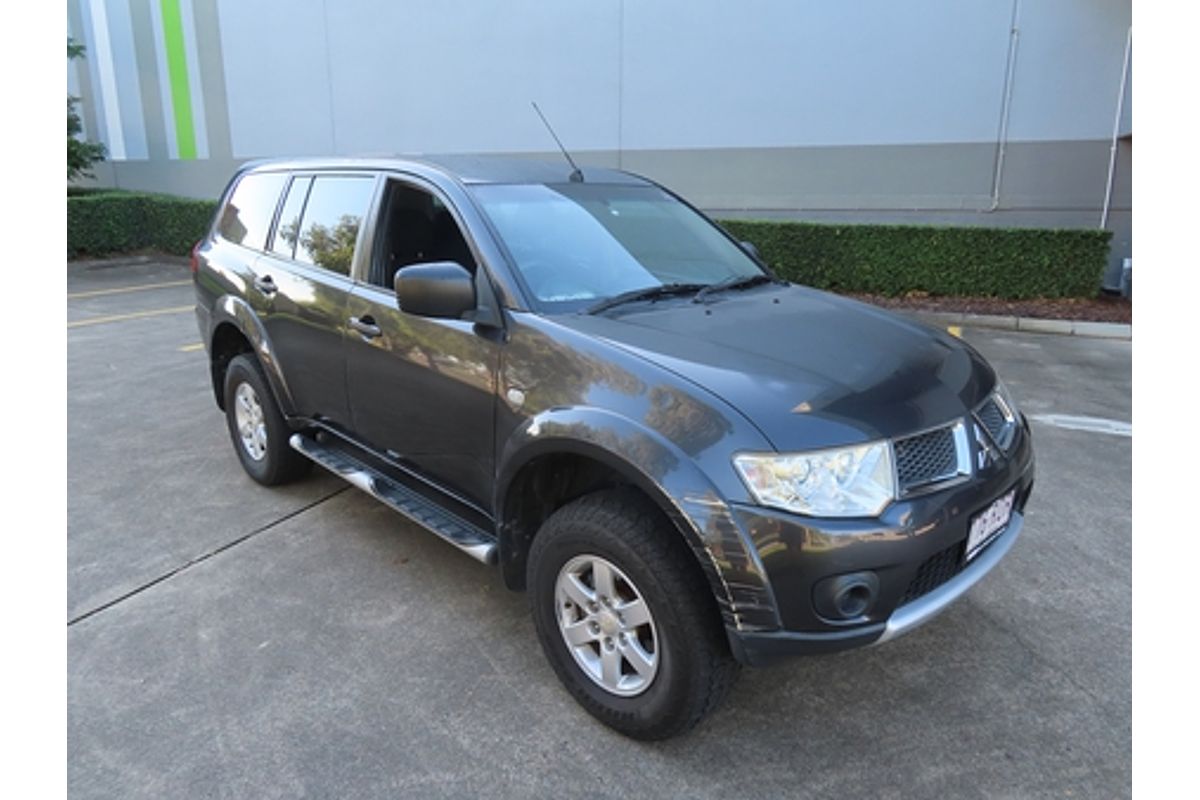 2011 Mitsubishi Challenger PB