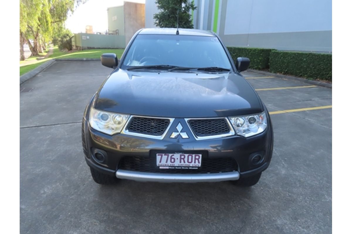 2011 Mitsubishi Challenger PB