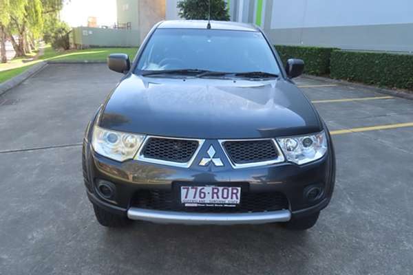 2011 Mitsubishi Challenger PB