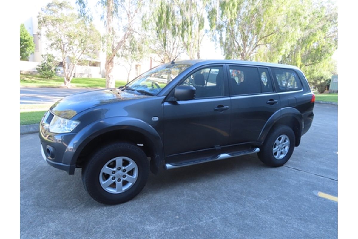 2011 Mitsubishi Challenger PB