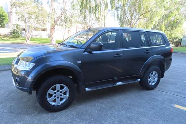 2011 Mitsubishi Challenger PB