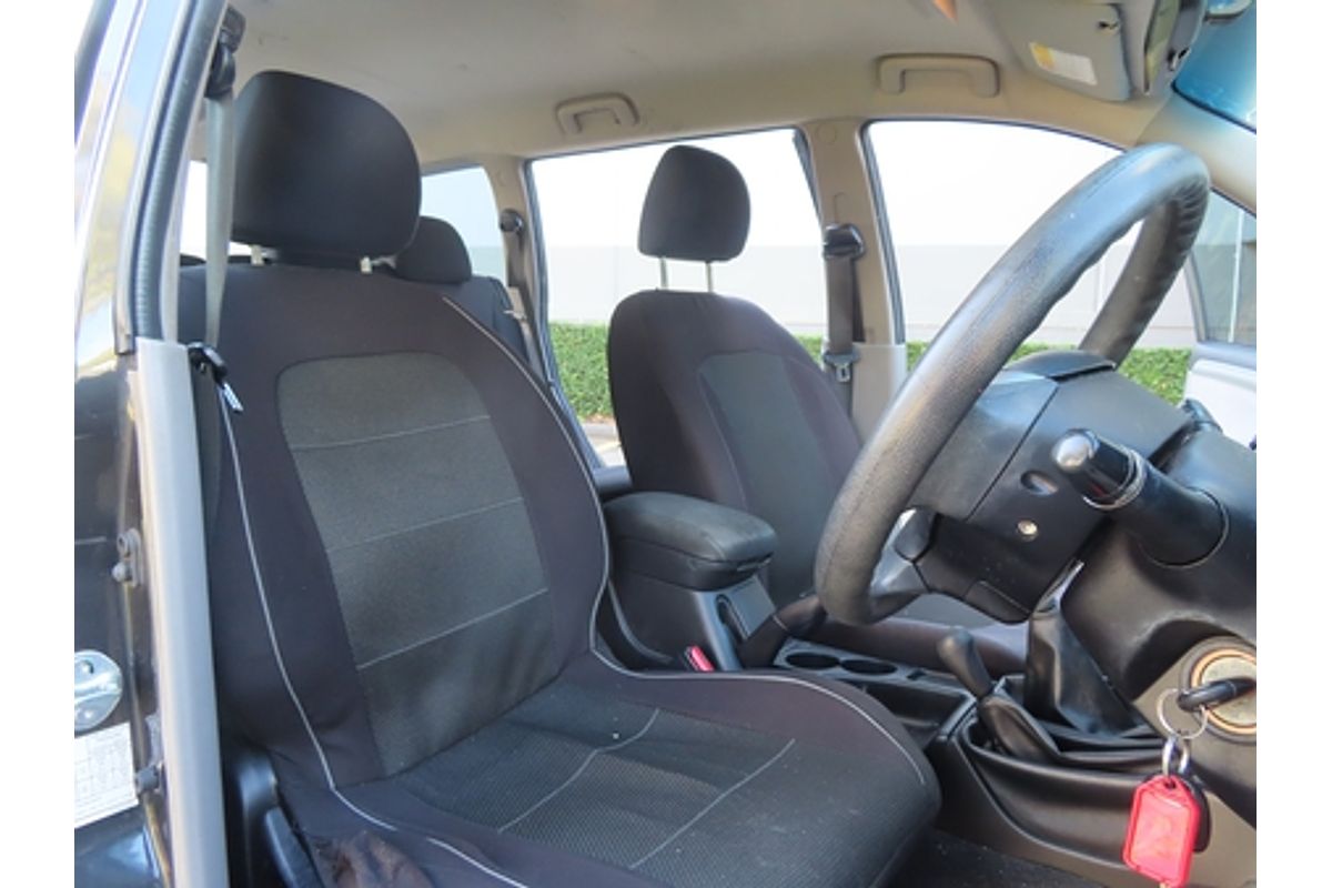 2011 Mitsubishi Challenger PB