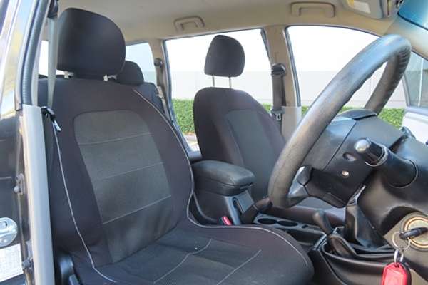 2011 Mitsubishi Challenger PB