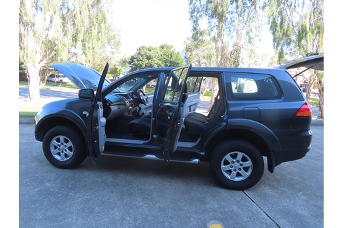 2011 Mitsubishi Challenger PB