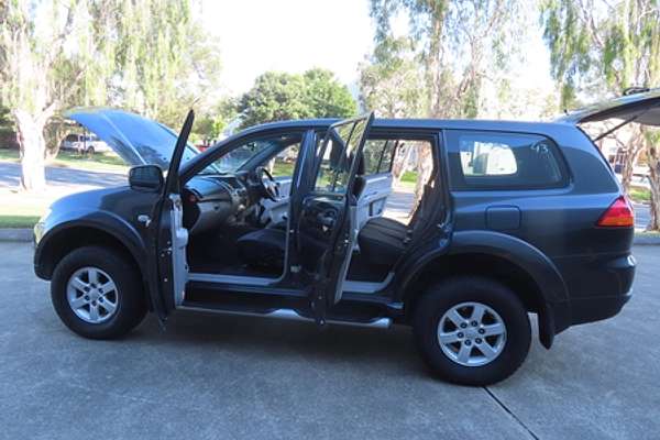 2011 Mitsubishi Challenger PB