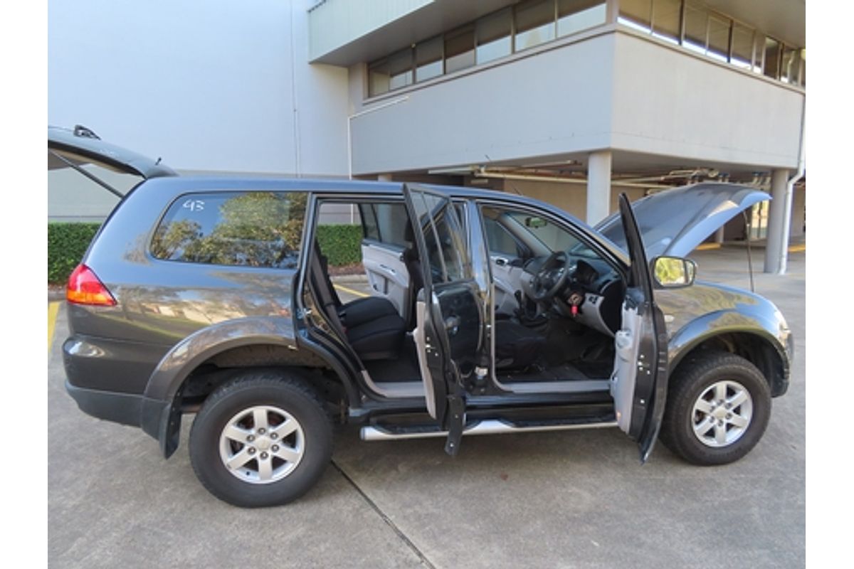 2011 Mitsubishi Challenger PB