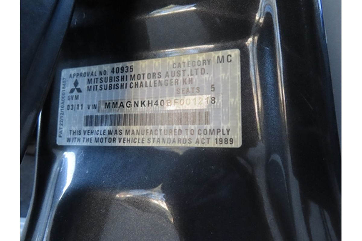 2011 Mitsubishi Challenger PB